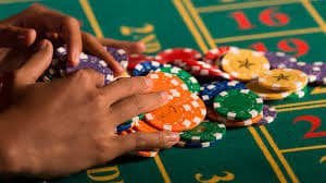 Filipino user accessing 1016 on a mobile phone for sports betting